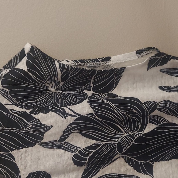 NWT TAHARI 100% Luxe Linen Black And White Floral Back Button Down Pullover Top - Picture 5 of 11